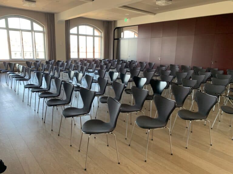 Dietschweiler Saal bestuhlt 2.jpg3